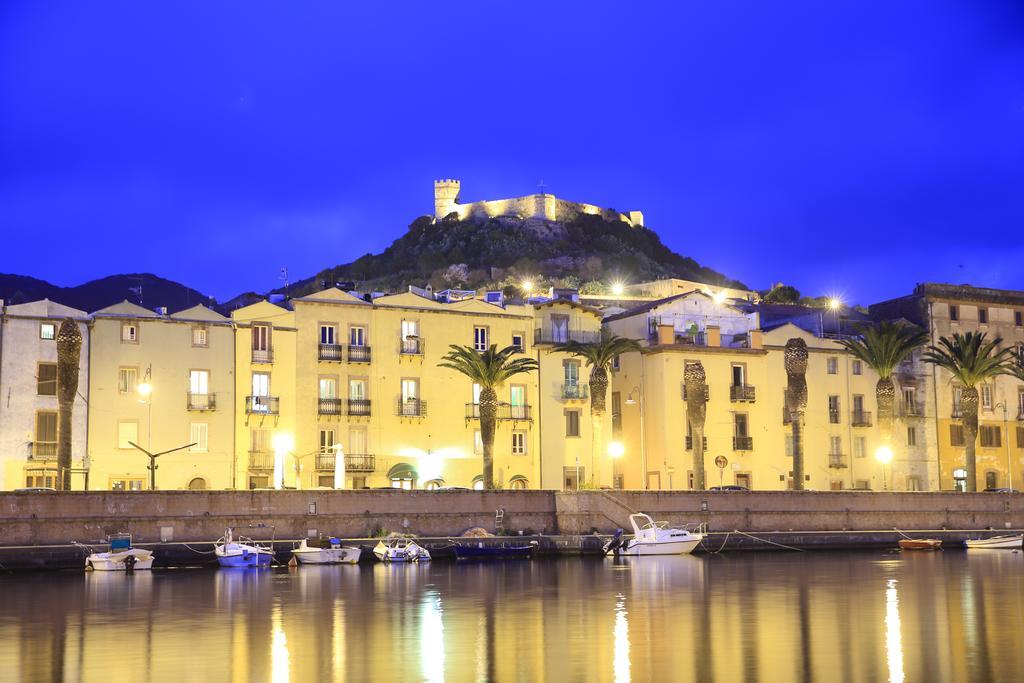 Corte Fiorita Albergo Diffuso Bosa Bagian luar foto